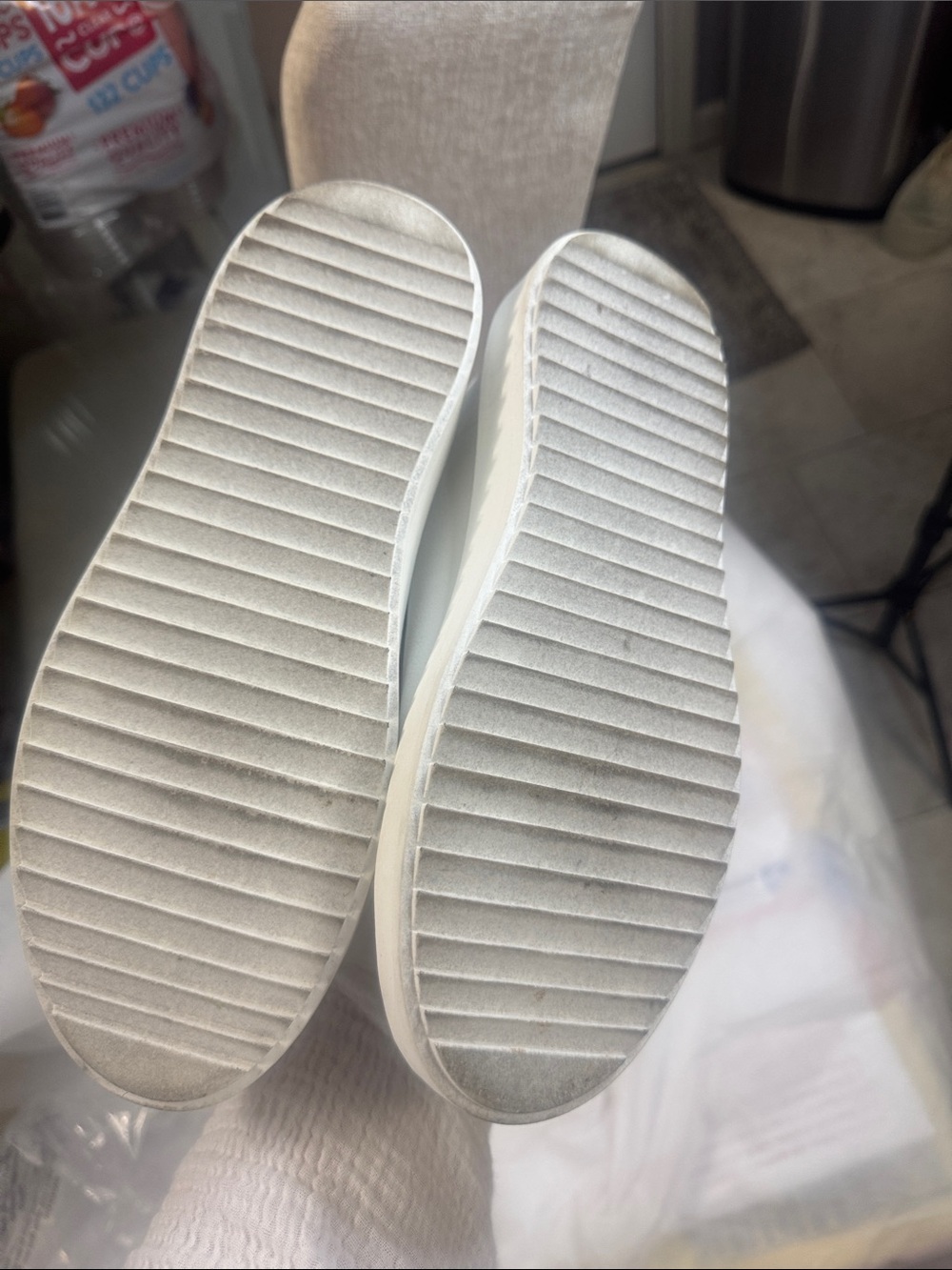 Steve Madden White Low-Top Sneakers with Pink Heel Tab - Picture 7 of 7
